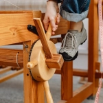 Деревянная рулетка ручной работы из натурального массива дерева