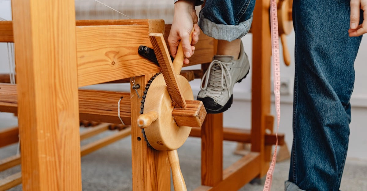 Деревянная рулетка ручной работы из натурального массива дерева