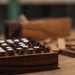 Деревянный игровой стол ручной работы в столярной мастерской